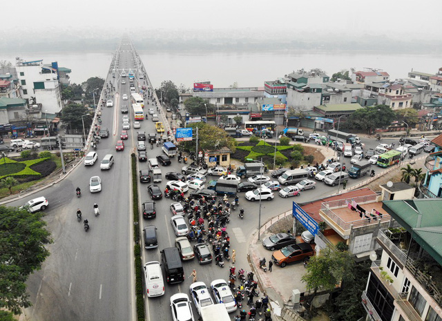 Nỗi kinh hoàng mang tên TẮC ĐƯỜNG cả ngày lẫn đêm ở Hà Nội khi Tết cận kề-2