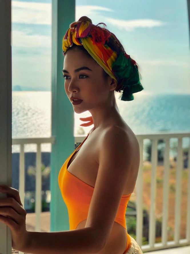 Á hậu Mâu Thủy khoe thân hình nóng bỏng rẫy với bikini màu sắc-7