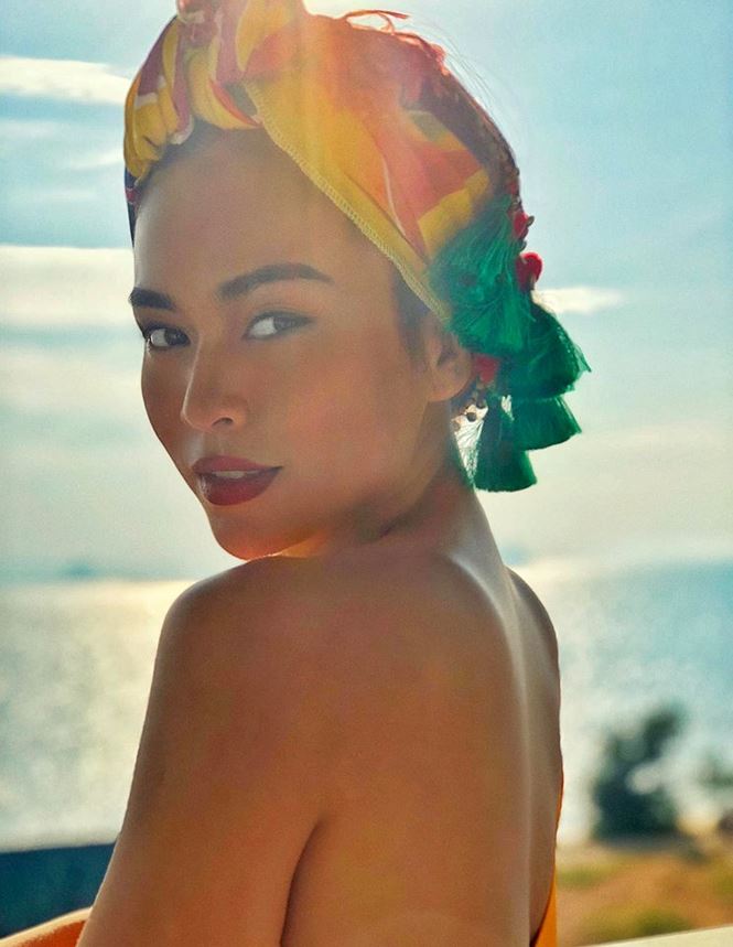 Á hậu Mâu Thủy khoe thân hình nóng bỏng rẫy với bikini màu sắc-4