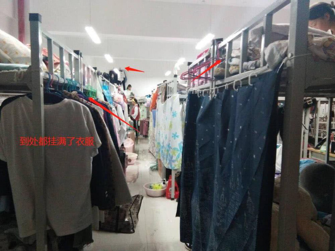 Choáng với căn phòng ký túc xá nhét hơn 80 sinh viên, mọi sinh hoạt chỉ diễn ra trên giường-2