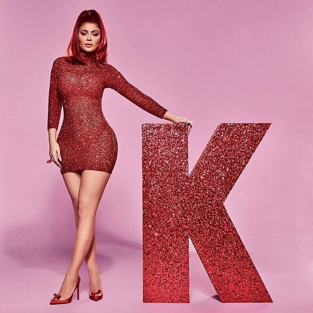 Kylie Jenner nóng bỏng trong sắc đỏ đón mùa Valentine mới-1