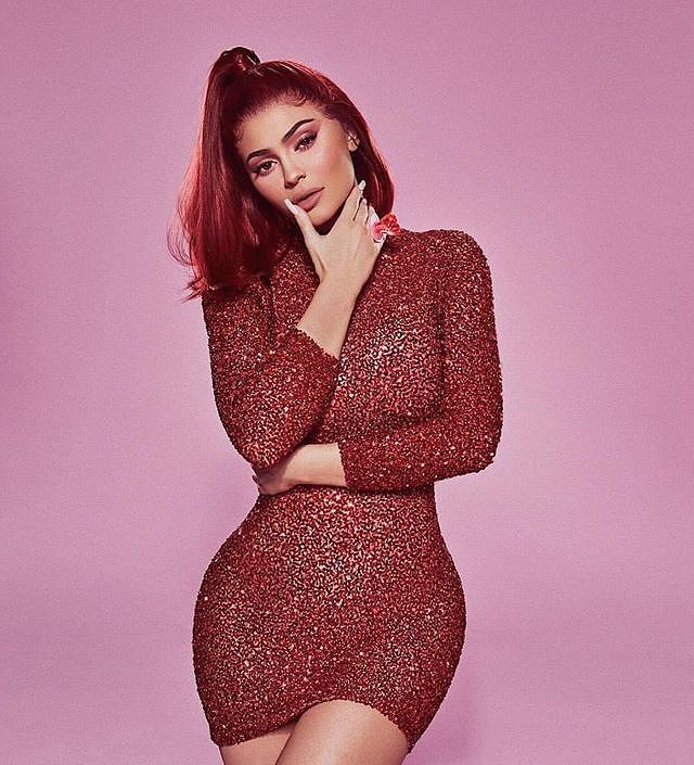 Kylie Jenner nóng bỏng trong sắc đỏ đón mùa Valentine mới-2