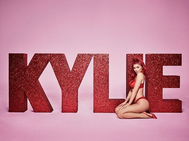 Kylie Jenner nóng bỏng trong sắc đỏ đón mùa Valentine mới-3