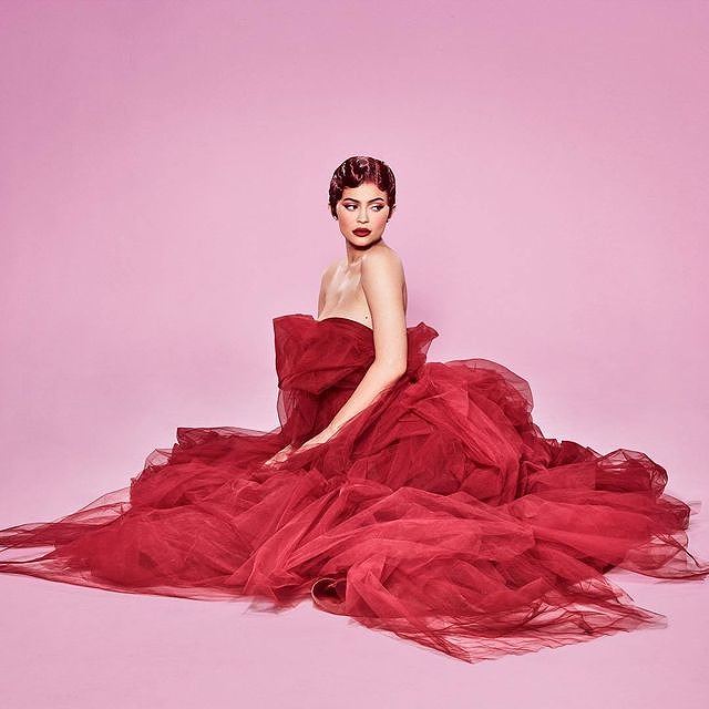 Kylie Jenner nóng bỏng trong sắc đỏ đón mùa Valentine mới-4