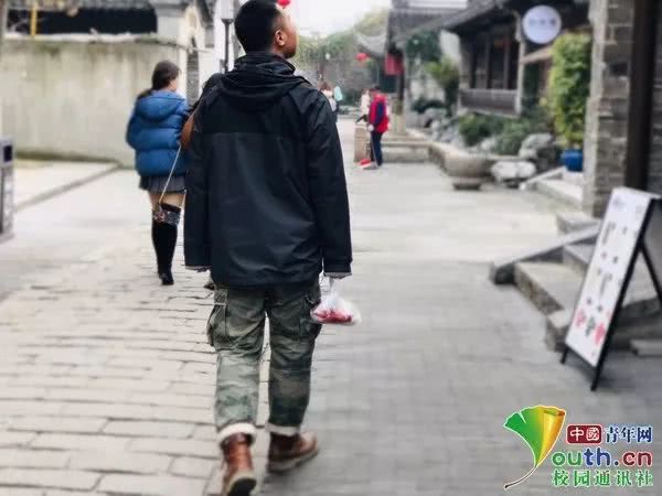 Sợ cảnh chen chúc tàu xe, nam sinh đạp xe 500km, đi hết 7 ngày để về nhà ăn Tết-5