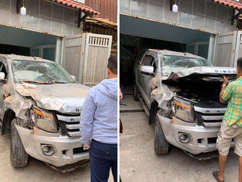 Vừa ngồi lên xe mới lái thử, tài xế đã đâm húc đổ tường vì nhầm chân ga