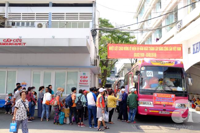 Nghẹn lòng cảnh bà, mẹ đưa con cháu bị ung thư về quê ăn Tết: Ước gì không phải quay lại đây lần nào nữa-1