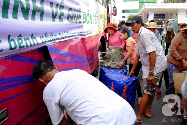 Nghẹn lòng cảnh bà, mẹ đưa con cháu bị ung thư về quê ăn Tết: Ước gì không phải quay lại đây lần nào nữa-4
