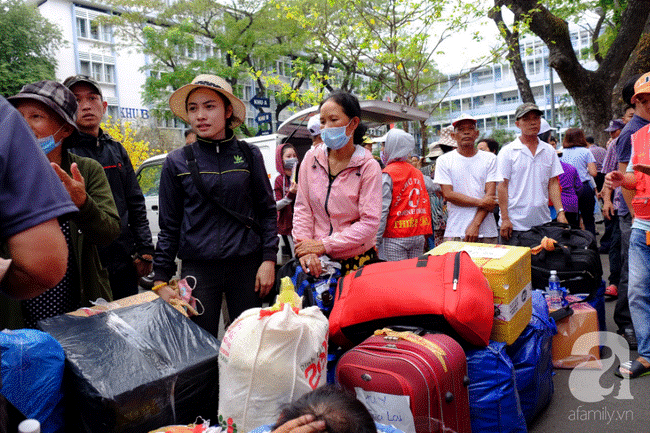 Nghẹn lòng cảnh bà, mẹ đưa con cháu bị ung thư về quê ăn Tết: Ước gì không phải quay lại đây lần nào nữa-3