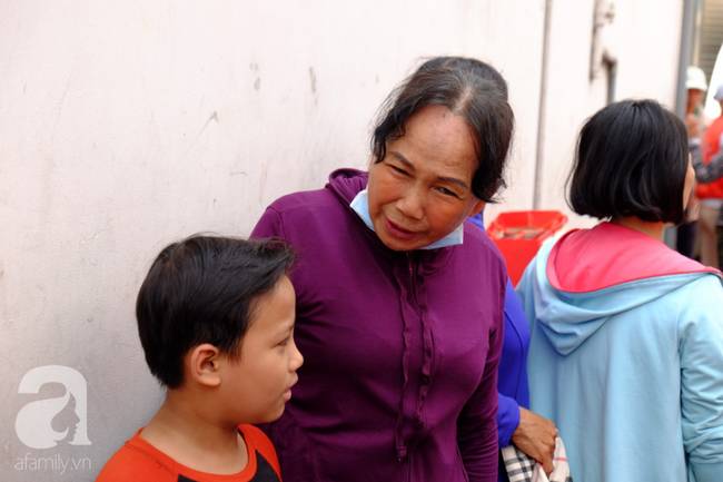 Nghẹn lòng cảnh bà, mẹ đưa con cháu bị ung thư về quê ăn Tết: Ước gì không phải quay lại đây lần nào nữa-5