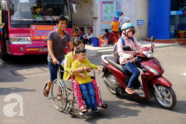 Nghẹn lòng cảnh bà, mẹ đưa con cháu bị ung thư về quê ăn Tết: Ước gì không phải quay lại đây lần nào nữa-13