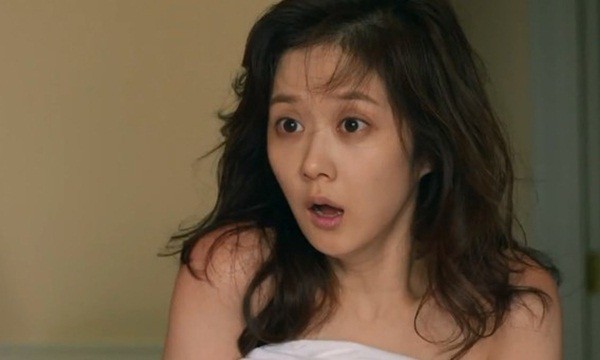 Đêm tân hôn, vợ mãi chẳng thấy chồng cởi áo, và khi nhìn tấm ngực trần của chồng thì vợ liền thét lên kinh hãi-1