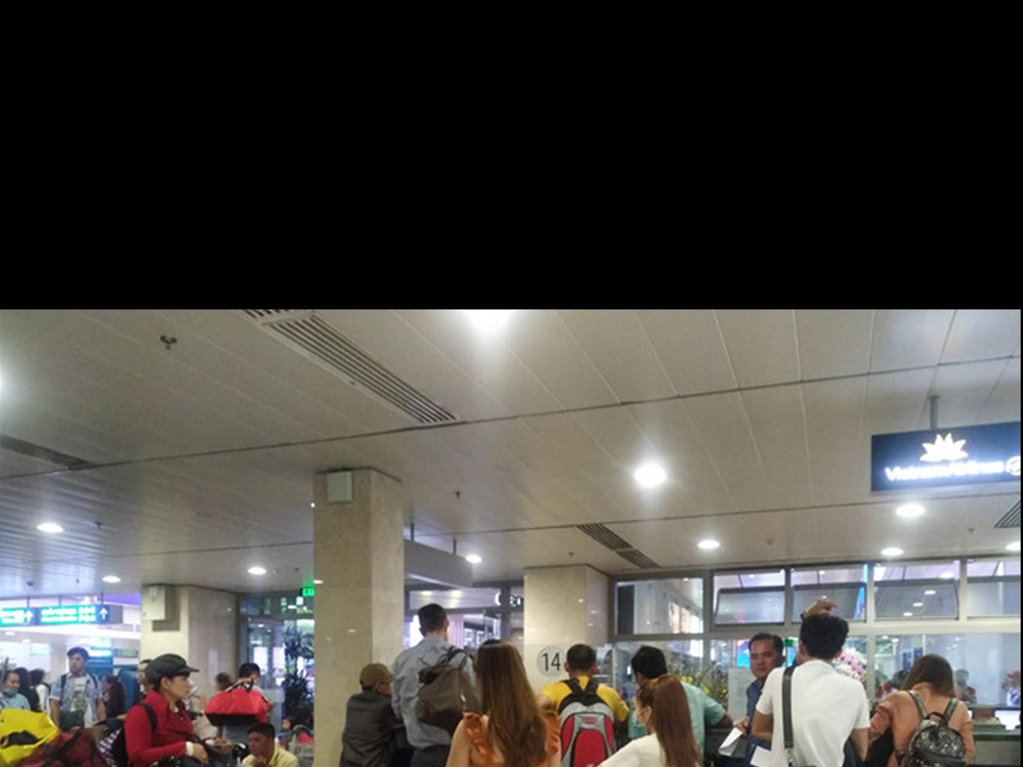 Tân Sơn Nhất quá tải, nhiều hành khách lỡ chuyến bay-2