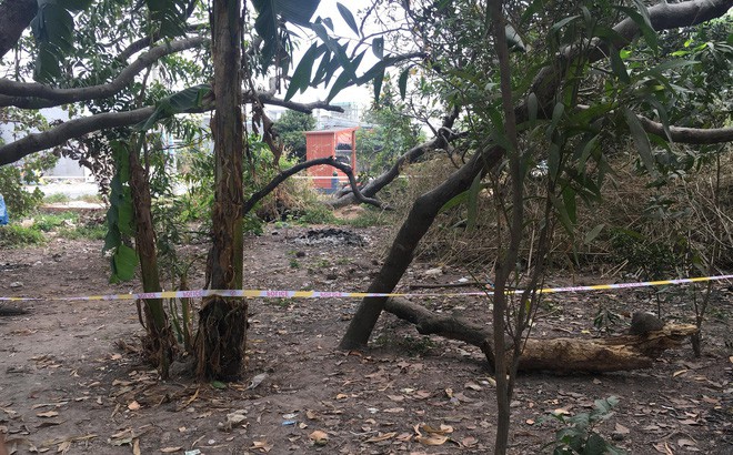 Đốt tấm khăn quấn chặt chôn dưới hố sâu, lộ thi thể thai nhi còn nguyên dây rốn-1