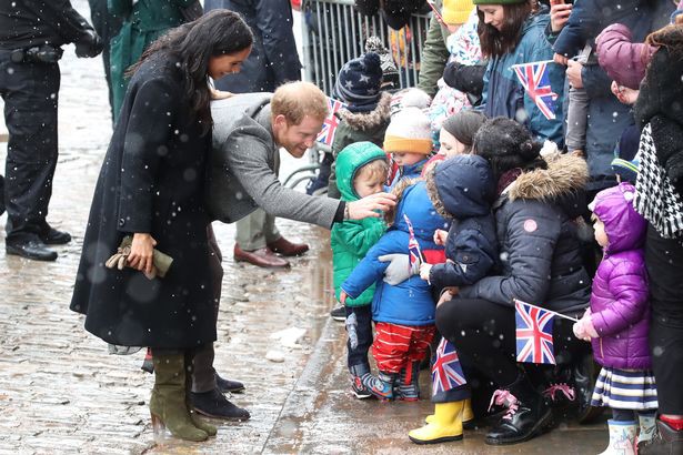 Bất chấp tin đồn Meghan mang thai giả, Hoàng tử Harry đã âm thầm chứng minh, bảo vệ vợ bằng hành động này-4