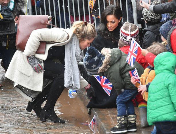 Bất chấp tin đồn Meghan mang thai giả, Hoàng tử Harry đã âm thầm chứng minh, bảo vệ vợ bằng hành động này-5