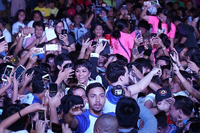 HHen Niê được hàng ngàn khán giả Philippines quây kín, hâm mộ cuồng nhiệt-3