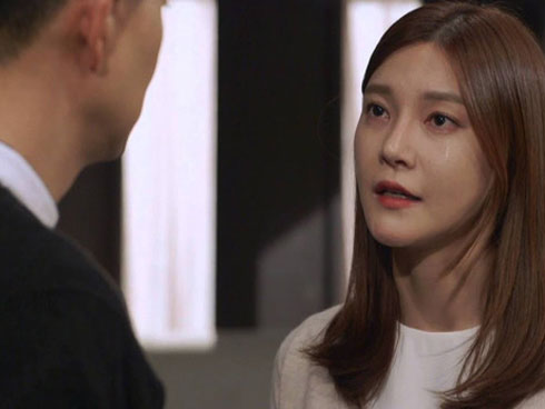 Vụ ngoại tình hot nhất mùa Tết: Chồng đưa vợ về ngoại rồi quay xe đón người yêu cũ vào quán karaoke hôn hít-3