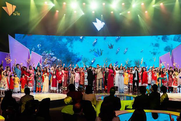 Việc tử tế và những ánh sáng diệu kỳ-1