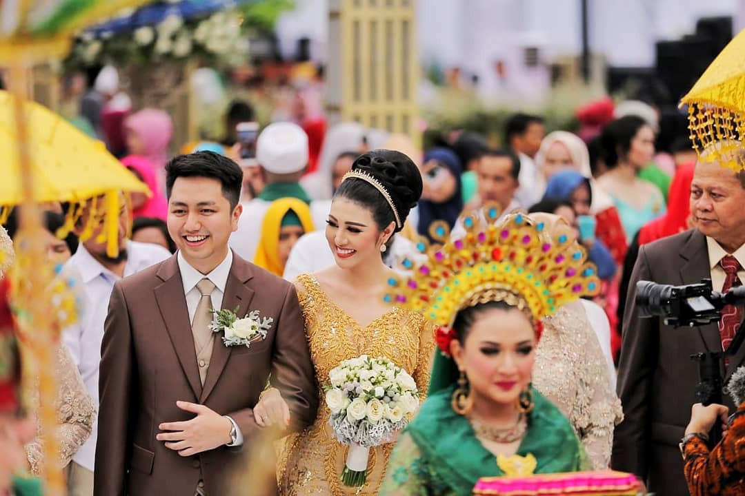 Hoa hậu đẹp nhất thế giới năm 2016 lộng lẫy hút hồn trong đám cưới với con trai cựu thống đốc-3