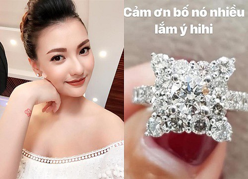 Bị bóc phốt lấy ảnh nhẫn kim cương trên mạng để làm màu, Hồng Quế dọa ném mắm tôm ngày đầu năm-2