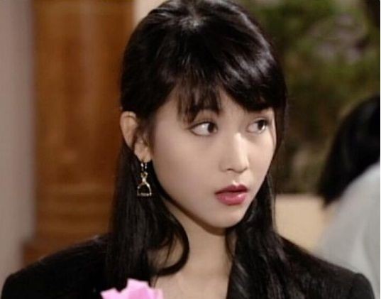 Á hậu đẹp nhất Hong Kong: Bị mẹ ruột ép bán thân, lấy chồng thấp kém vẫn hạnh phúc viên mãn-1