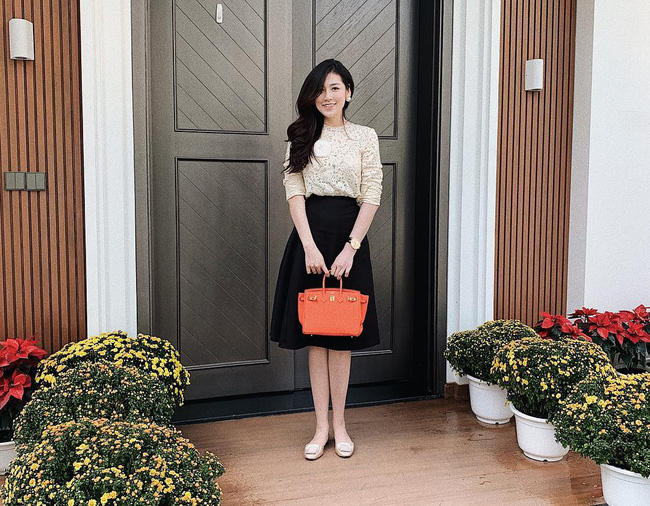 Mùng 1 Tết: Ngợp trời sao diện áo dài, nhưng nổi nhất là vợ chồng Hà Tăng và Lan Khuê với cơ ngơi dát vàng-9