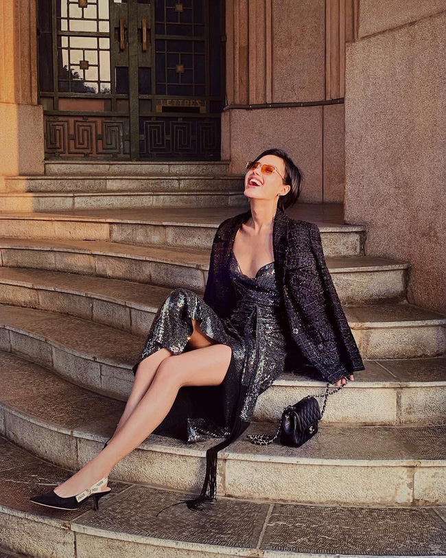 Mùng 1 Tết: Ngợp trời sao diện áo dài, nhưng nổi nhất là vợ chồng Hà Tăng và Lan Khuê với cơ ngơi dát vàng-13