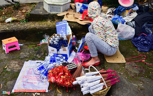 Kiểu xả rác kỳ cục sau khi làm lễ ngày Tết-14