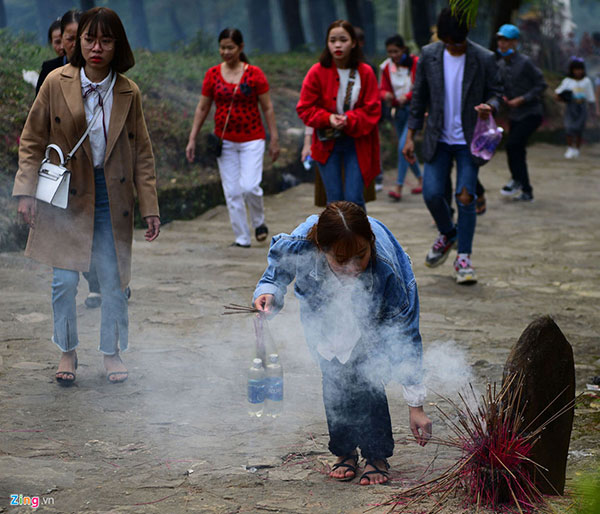 Kiểu xả rác kỳ cục sau khi làm lễ ngày Tết-9