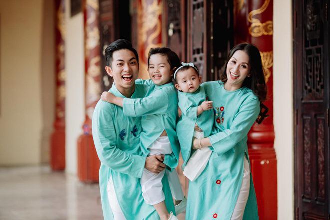 Chênh 12 tuổi thì sao, ai cũng muốn một gia đình hạnh phúc cỡ này như Khánh Thi-Phan Hiển-1