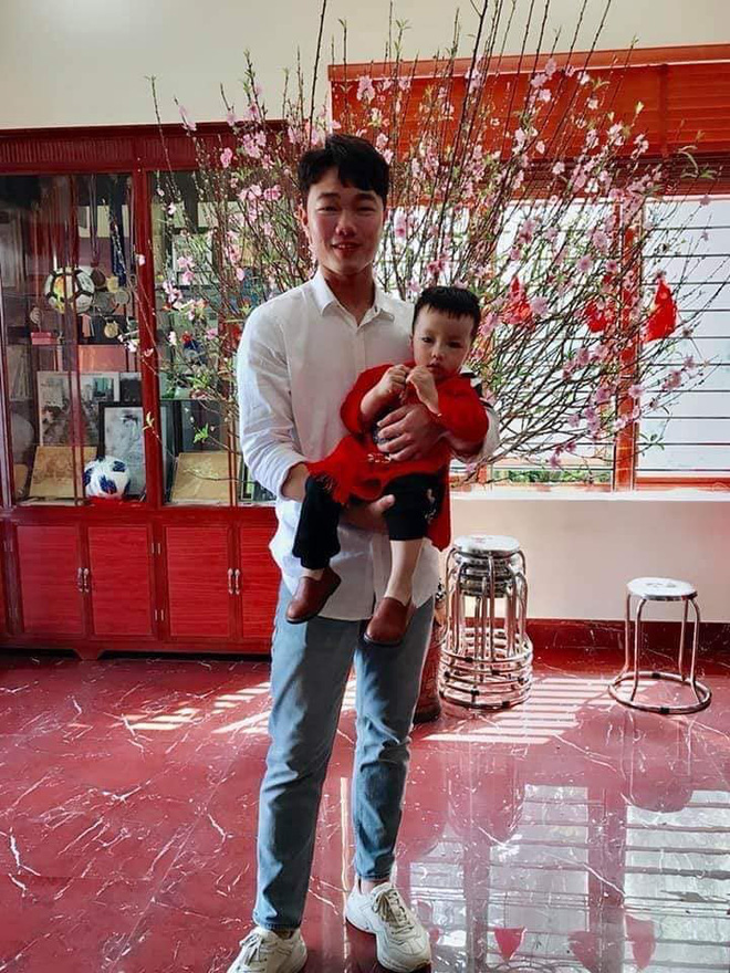 Trang phục Tết của cầu thủ Việt Nam: người cool ngầu, người giản dị-5