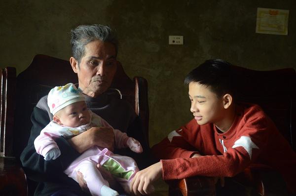 2 đứa trẻ mồ côi bố mẹ trong vụ cháy gần viện Nhi: Tết này bố mẹ ở đâu-1