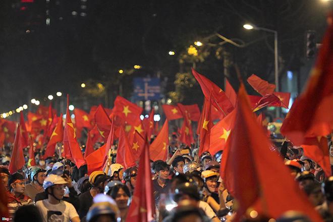 Nhìn lại một năm đại cát của bóng đá Việt Nam-2