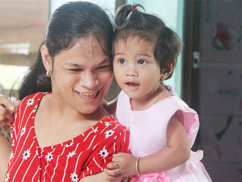 Cuộc sống đổi thay của người mẹ điên từng bị hiếp dâm đến sinh con ở Trà Vinh: Căn nhà nhỏ đã tràn ngập tiếng cười-17