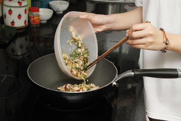 Nấu lại thức ăn, thói quen gia đình nào cũng gặp dịp Tết: Chuyên gia cảnh báo điều gì?-3