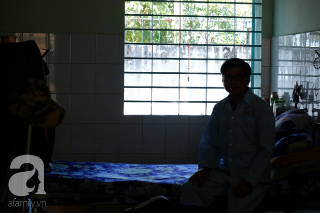 Nghẹn lòng cảnh con trai cản mẹ vào viện thăm, 9 năm đón Tết cô độc: Mẹ thương con xin đừng vào đây nữa-1