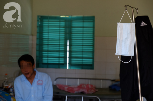 Nghẹn lòng cảnh con trai cản mẹ vào viện thăm, 9 năm đón Tết cô độc: Mẹ thương con xin đừng vào đây nữa-12