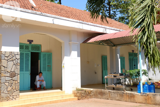 Nghẹn lòng cảnh con trai cản mẹ vào viện thăm, 9 năm đón Tết cô độc: Mẹ thương con xin đừng vào đây nữa-11