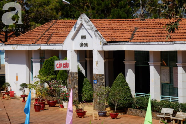 Nghẹn lòng cảnh con trai cản mẹ vào viện thăm, 9 năm đón Tết cô độc: Mẹ thương con xin đừng vào đây nữa-8