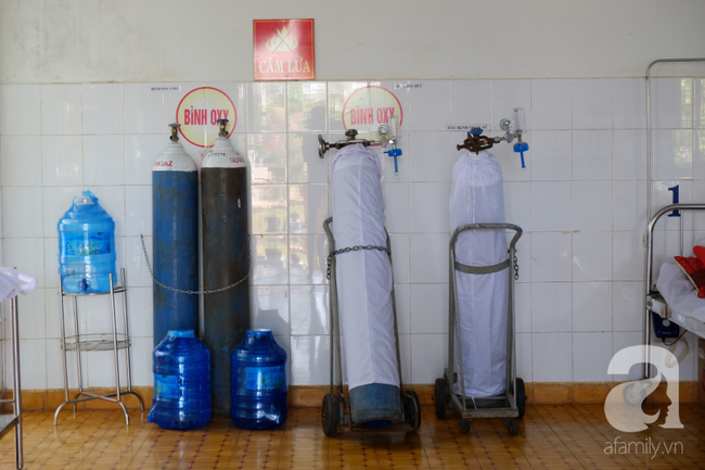 Nghẹn lòng cảnh con trai cản mẹ vào viện thăm, 9 năm đón Tết cô độc: Mẹ thương con xin đừng vào đây nữa-9