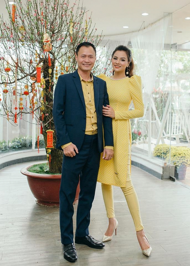 Vũ Thu Phương rạng rỡ bên con chung, con riêng của chồng vào dịp Tết-3