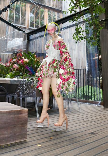 Sốc: Đôi bốt gà chín cựa giá 231 triệu, diện chơi Tết đảm bảo nổi nhất phố-1