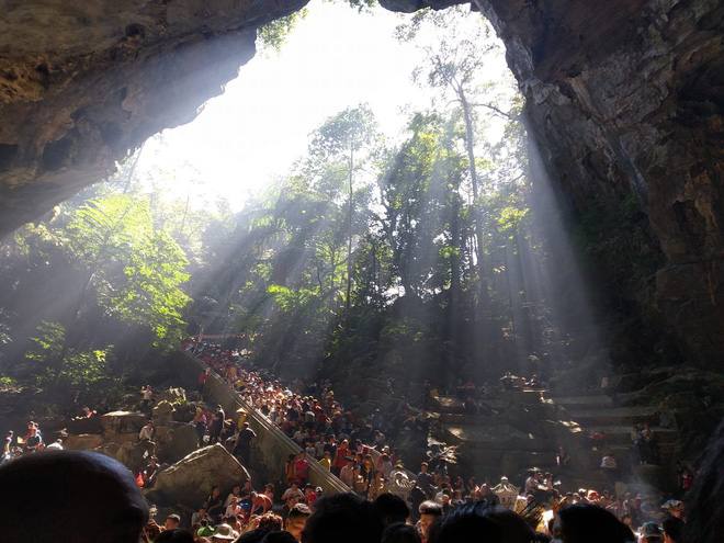 Chùa Hương thất thủ” ngày mùng 4 Tết, hàng vạn người chen chân chờ cáp treo lên động Hương Tích-8
