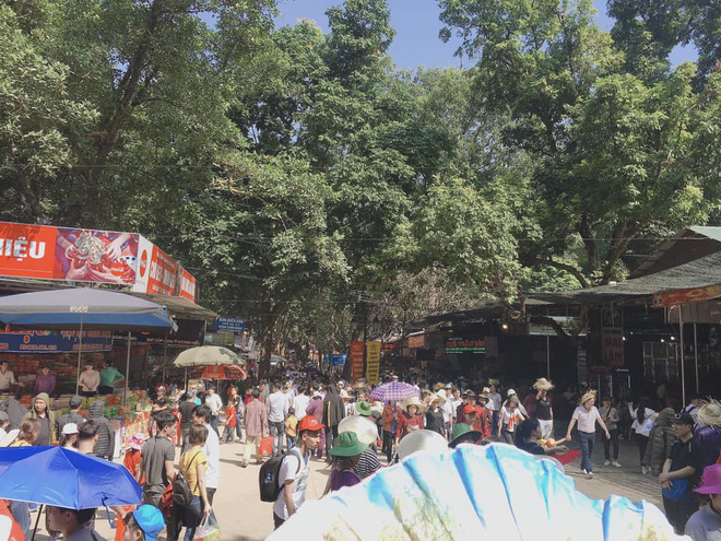 Chùa Hương thất thủ” ngày mùng 4 Tết, hàng vạn người chen chân chờ cáp treo lên động Hương Tích-9