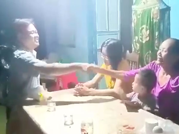 Nam tài xế đến tận nhà xin lỗi trực tiếp người phụ nữ bị mình tát ở Đồng Nai: Em vui lòng bỏ qua cho anh, cảm ơn em!-2