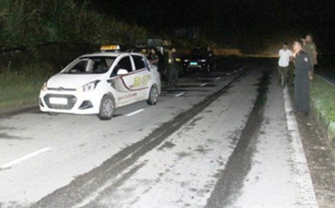 Sang Việt Nam du lịch hết tiền, hai du khách người nước ngoài cướp taxi-1