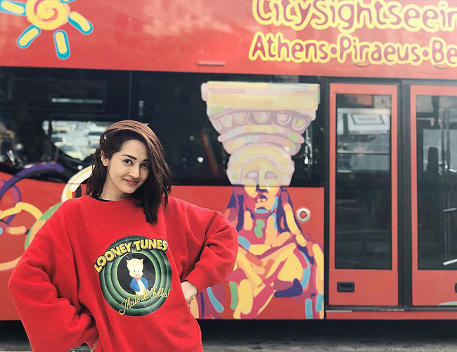 Cùng diện mẫu áo ngộ nghĩnh, Bảo Anh vẫn cá tính bất chấp trong khi H’Hen Niê lại dễ thương muốn xỉu-1