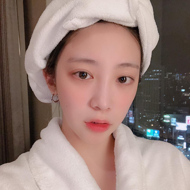 Để da không xuống cấp” sau những ngày Tết trang điểm đậm thì bạn đừng bỏ qua tuyệt kỹ tẩy trang 3 bước-4