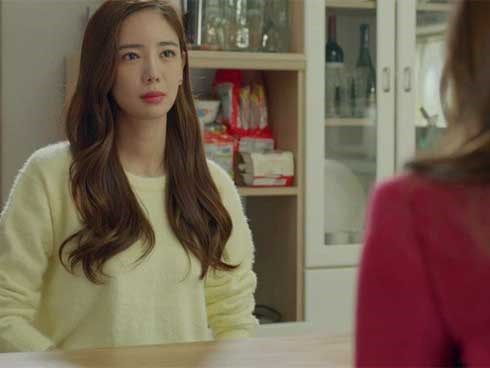 Mua cho con gái mới sinh hai triệu đồ diện Tết, tôi bị mẹ chồng bêu riếu khắp nơi